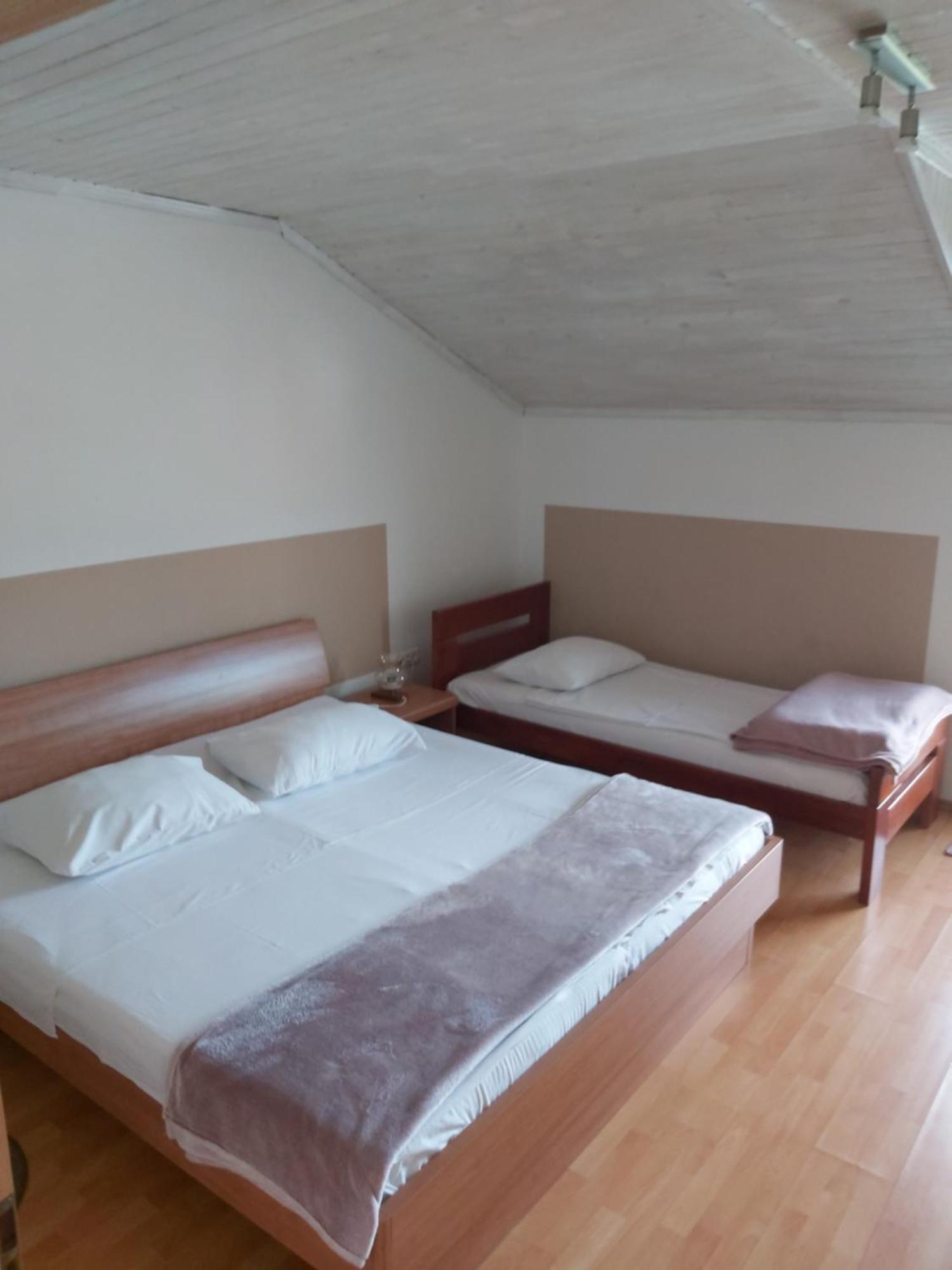 Rooms Zagon โพสโตยนา ภายนอก รูปภาพ
