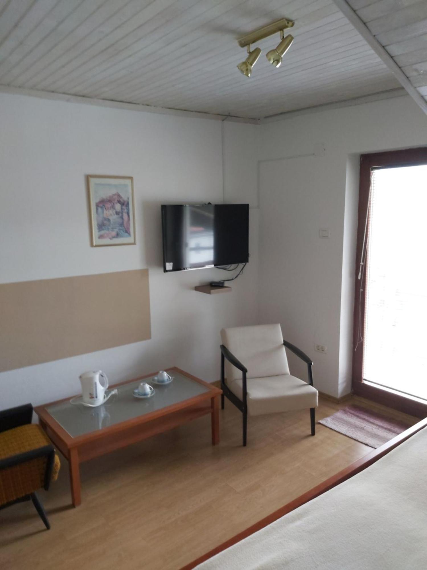 Rooms Zagon โพสโตยนา ภายนอก รูปภาพ